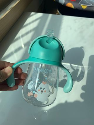 유비맘 트라이탄 코니빨대컵_컬러 랜덤 발송 — 5점을 준 리뷰어가 2021년 2월 올린 사용 사진