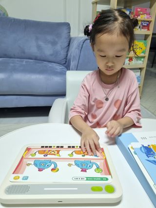 크레타탭 차세대 사고력 유아수학 학습기 페이퍼 태블릿 — 5점을 준 리뷰어가 2023년 10월 올린 사용 사진