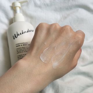 [위켄더스] 끈적임 없이 수분감을 채워주는 핸드& 바디로션 1종 랜덤발송 — 5점을 준 리뷰어가 2022년 5월 올린 사용 사진