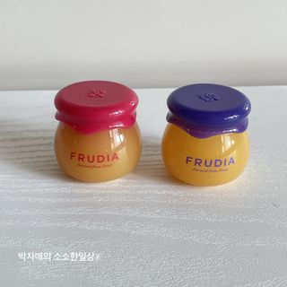 [후르디아] 올리브영 꿀과즙 립밤 2종 (블루베리/석류) — 5점을 준 리뷰어가 2022년 10월 올린 사용 사진