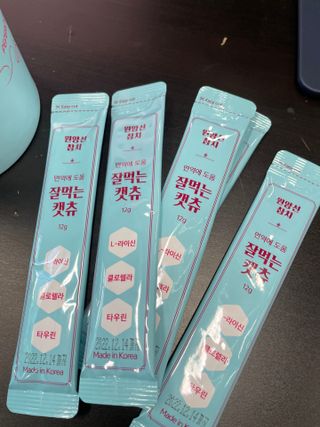 페페로니 잘 먹는 캣츄 - 원양선 참치 24개입 — 5점을 준 리뷰어가 2021년 10월 올린 사용 사진