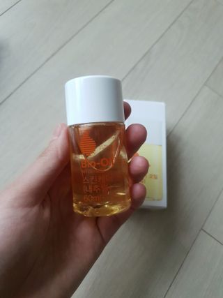 바이오오일 [바이오-오일] 스킨케어 오일 내추럴 60ml — 5점을 준 리뷰어가 2021년 5월 올린 사용 사진
