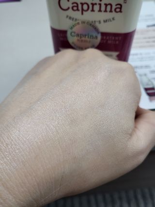 카프리나 프레쉬 산양밀크 모이스춰라이징 바디로션 350ml(오리지널향) — 5점을 준 리뷰어가 2022년 12월 올린 사용 사진