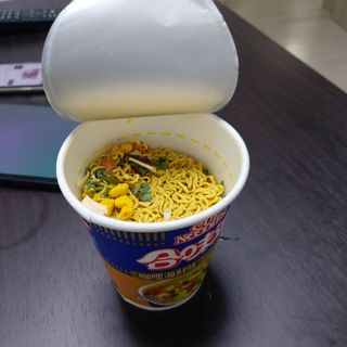 NISSIN 닛신 컵누들  4종 - 씨푸드오리지날, 씨푸드 스파이시, 씨푸드 커리, 씨푸드 XO소스 — 5점을 준 리뷰어가 2022년 2월 올린 사용 사진