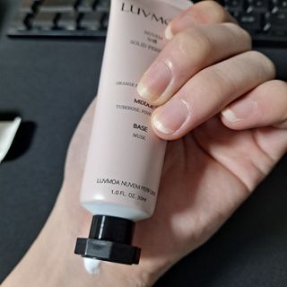 러브모아 향수 고체향수 승무원 고체향수 바르는 향수 니치향수 도손 우드세이지 앤 씨솔트 — 5점을 준 리뷰어가 2022년 12월 올린 사용 사진