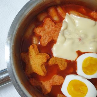 빨간키트 떡볶이 밀키트 2~3인분 매운맛 국물 떡볶이 만들기 쉬운 황금 레시피 분말 소스로 간편한 요리 — 3.5점을 준 리뷰어가 2021년 10월 올린 사용 사진
