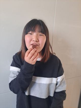 당류2g 자일리톨로 단맛을낸 슈카 퓨어비건 무설탕초콜릿 Xucker vegan 2개입 — 5점을 준 리뷰어가 2021년 4월 올린 사용 사진