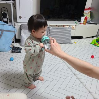 유비맘 트라이탄 코니빨대컵_컬러 랜덤 발송 — 4.5점을 준 리뷰어가 2021년 1월 올린 사용 사진