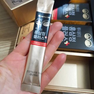 서울약사신협_투데이홍삼정플러스스틱_10g x 30포 — 4점을 준 리뷰어가 2021년 2월 올린 사용 사진