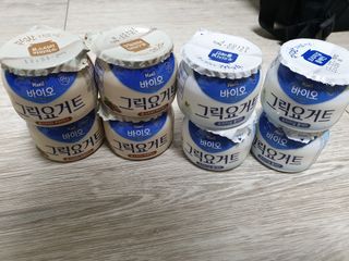 매일바이오 그릭요거트 오리지널 플레인 4개, 로스터리 커피믹스 4개 — 5점을 준 리뷰어가 2021년 12월 올린 사용 사진