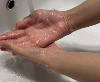프리마인 메이크업과 들뜨는 각질까지 한방에 깐달걀로! 순하기까지한 셀베이스 그린티클렌저(200ml) — 3점을 준 리뷰어가 2023년 4월 올린 사용 사진