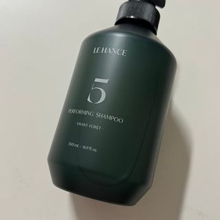 르핸스 퍼포밍 5 샴푸 비반트 포렛/베티버 포그 — 5점을 준 리뷰어가 2022년 12월 올린 사용 사진