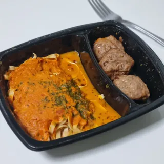 직탁 식단관리 3종 도시락 (두부 라자냐 라구빠에야, 두부로제 미트볼파스타, 닭탕수 직화 짜장 두부면) — 5점을 준 리뷰어가 2022년 6월 올린 사용 사진