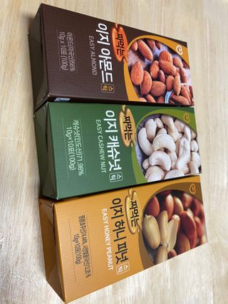 짜먹는 이지견과 짜먹는 이지아몬드, 짜먹는 이지허니피넛, 짜먹는 이지캐슈넛 각 10g X  10포 — 3점을 준 리뷰어가 2021년 2월 올린 사용 사진