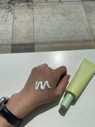 아이레시피 마일드시카 브라이트닝 업 선스크린 SPF50+ PA++++ — 5점을 준 리뷰어가 2023년 6월 올린 사용 사진