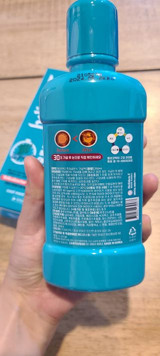 30초 후 눈으로 확인하는 헬리덴티 프라글린스 가글 — 5점을 준 리뷰어가 2021년 6월 올린 사용 사진