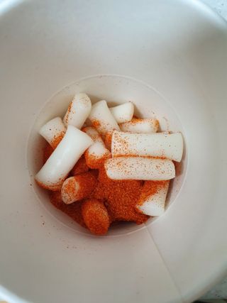 유비쿡 컵떡볶이 매운컵떡볶이2개/ 짜장컵떡볶이 2개  총 4개세트 — 5점을 준 리뷰어가 2021년 4월 올린 사용 사진