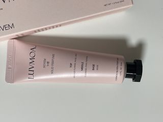 러브모아 향수 고체향수 승무원 고체향수 바르는 향수 니치향수 도손 우드세이지 앤 씨솔트 — 4.5점을 준 리뷰어가 2022년 10월 올린 사용 사진