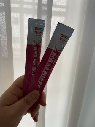 [몸엔용] 녹용 담은 탱탱 콜라겐 녹용 콜라겐 젤리 15g x 20포 — 4.5점을 준 리뷰어가 2022년 4월 올린 사용 사진