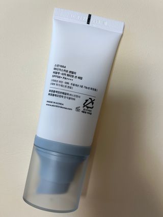 [스킨1004] 마다가스카르 센텔라 히알루-시카 워터핏 선세럼 50ml — 5점을 준 리뷰어가 2024년 5월 올린 사용 사진
