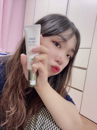 [AHC] 세이프온 에센스 선크림 올리브영 스페셜 증정 기획세트 — 4.5점을 준 리뷰어가 2022년 6월 올린 사용 사진