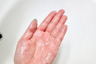 쿤달 [KUNDAL 공식] 프리미엄 헤어 케어 스페셜 세트 샴푸 500ml &amp; 트리트먼트 500ml — 5점을 준 리뷰어가 2021년 3월 올린 사용 사진