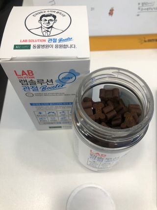 랩솔루션 강아지 영양제 3종 중 택 1 — 4점을 준 리뷰어가 2022년 5월 올린 사용 사진