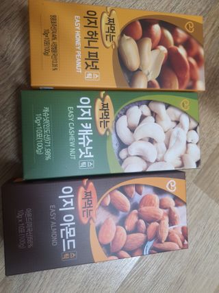 짜먹는 이지견과 짜먹는 이지아몬드, 짜먹는 이지허니피넛, 짜먹는 이지캐슈넛 각 10g X  10포 — 5점을 준 리뷰어가 2021년 1월 올린 사용 사진