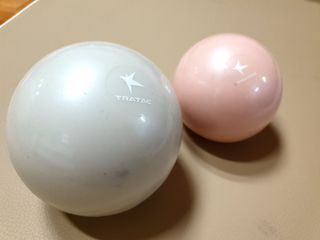 트라택 쿠셔닝 웨이트볼 0.5kg + 1kg SET — 4점을 준 리뷰어가 2022년 4월 올린 사용 사진