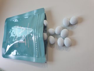 입 냄새 완화에 도움을 주는 에티켓 캔디 앳캔디 스트롱민트 — 5점을 준 리뷰어가 2021년 1월 올린 사용 사진