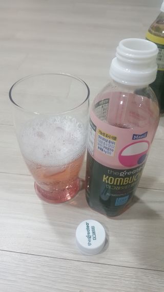 더그레잇티 콤부차 [매일유업] 더그레잇티 44kcal 콤부차 300ml *12개입 (오리지널 6개+베리리치 6개) — 5점을 준 리뷰어가 2023년 7월 올린 사용 사진
