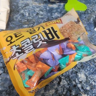 델리스 오트 밀키 초콜릿 바 — 5점을 준 리뷰어가 2022년 5월 올린 사용 사진