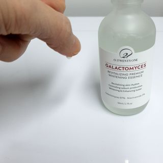오투에니원 갈락토미세스 리바이탈라이징 프리미엄 화이트닝 에센스 50ml — 3.5점을 준 리뷰어가 2022년 12월 올린 사용 사진