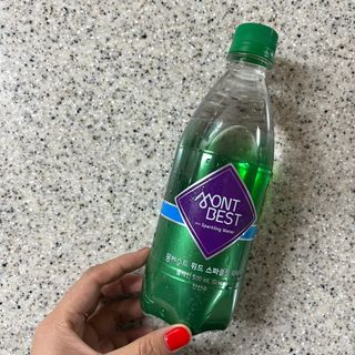 몽베스트 Montbest with Sparkling water Plain 20병 — 5점을 준 리뷰어가 2022년 12월 올린 사용 사진
