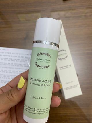 술람미네이처 자연주의 화장품ㅣ속보습 충전 + 민감/트러블 피부 진정 - 알로에 듬뿍 수분 크림 50ml — 5점을 준 리뷰어가 2022년 6월 올린 사용 사진