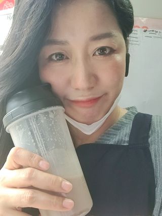 뉴트리션팩토리 닥터큐어 프리미엄쉐이크 다이어트쉐이크 — 4점을 준 리뷰어가 2021년 9월 올린 사용 사진