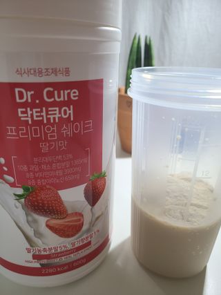 뉴트리션팩토리 닥터큐어 프리미엄쉐이크 다이어트쉐이크 — 4점을 준 리뷰어가 2021년 9월 올린 사용 사진