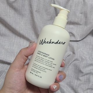 [위켄더스] 끈적임 없이 수분감을 채워주는 핸드& 바디로션 1종 랜덤발송 — 5점을 준 리뷰어가 2022년 5월 올린 사용 사진