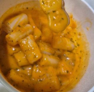 나우  [요리궁리] B타입 ( 매콤, 치즈, 매콤까르보 ) 꽃떡볶이 6개입 세트 — 5점을 준 리뷰어가 2025년 3월 올린 사용 사진