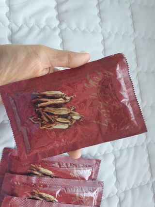 서울약사신협_프리미엄 6년근 홍삼진액_70mlx30포 — 5점을 준 리뷰어가 2021년 3월 올린 사용 사진