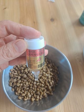 무지조타 반려동물용 꽃으로만든영양제 헬리코디펜스 15ml — 5점을 준 리뷰어가 2021년 8월 올린 사용 사진