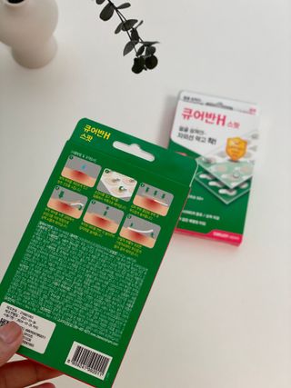 [큐어반H 스팟] 자외선 99프로 차단되는 스틱타입 스팟밴드(1팩 / 66매입) — 5점을 준 리뷰어가 2022년 11월 올린 사용 사진