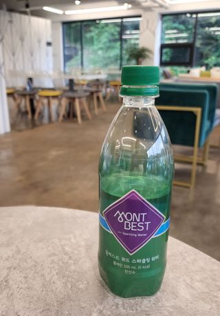 몽베스트 Montbest with Sparkling water Plain 20병 — 4.5점을 준 리뷰어가 2022년 8월 올린 사용 사진