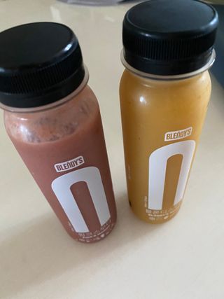 BLENDY'S 핑크 스무디+블론디 스무디 — 3.5점을 준 리뷰어가 2021년 9월 올린 사용 사진