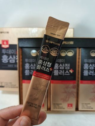 서울약사신협_투데이홍삼정플러스스틱_10g x 30포 — 5점을 준 리뷰어가 2021년 6월 올린 사용 사진