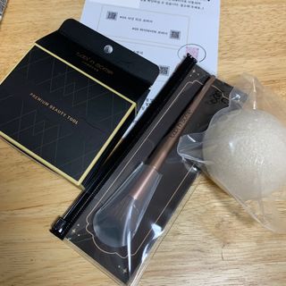 툴앤썸 로즈골드 에디션 치크or쉐딩 브러시+밀키 내추럴 스펀지+호빵 곤약 스펀지 — 4점을 준 리뷰어가 2021년 2월 올린 사용 사진