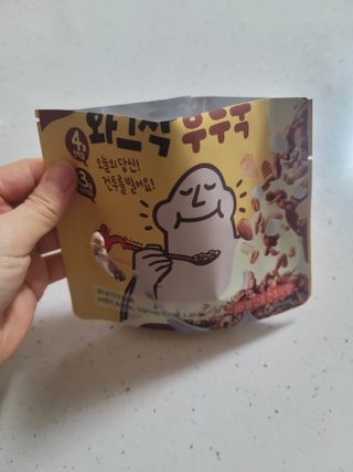 스낵스 와그작후루룩 3종_카카오2봉+아몬드2봉+딸기2봉 (총 6봉) — 5점을 준 리뷰어가 2024년 2월 올린 사용 사진