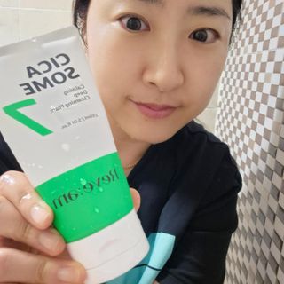 나우 [리브엠] 화해 1등 각질 클렌저! 시카좀 카밍 딥 클렌징 폼 — 5점을 준 리뷰어가 2024년 12월 올린 사용 사진