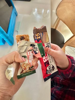 이지프로틴바 3종x각 2ea (고단백질바, 멀티단백질바, 식물성단백질바) — 5점을 준 리뷰어가 2024년 2월 올린 사용 사진