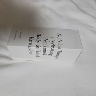 줄라이 모닝 _ JULY MORNING 줄라이모닝 하이드레이팅 퍼퓸드 바디앤핸드 에멀젼 — 5점을 준 리뷰어가 2021년 9월 올린 사용 사진